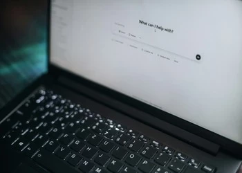 laptop with LLM open awaiting prompt