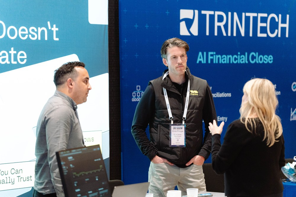 Networking conversations on the SSOW expo floor