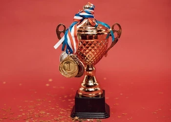 award trophy on red background