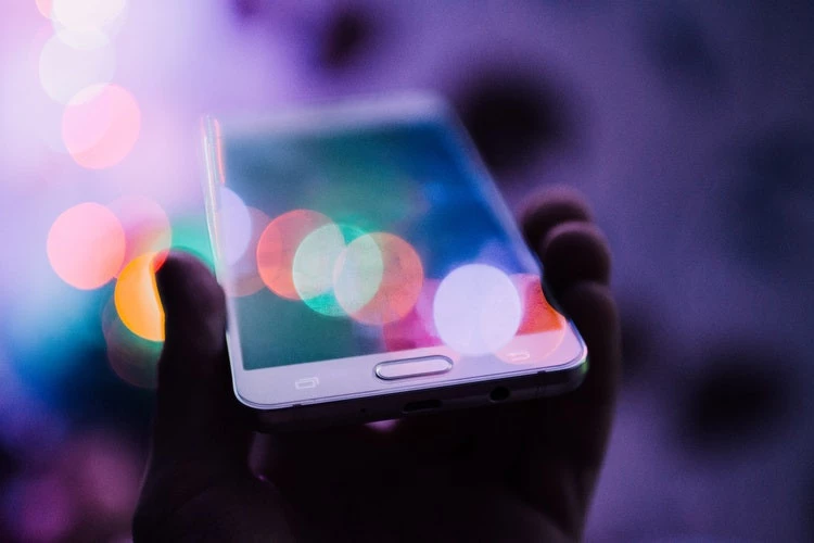 Digital Transformation holds the key to better business (photo: @frostroomhead) Phone in soft focus