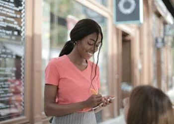 Learn how global brands are transforming customer service with Salesforce Service Cloud + Agentforce