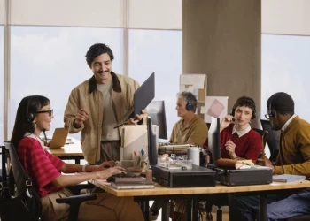The Agentic Contact Center: Unifying Voice and AI for Scalable Resolution