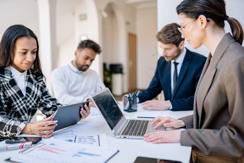 What questions should FIs answer before starting an analytics or AI project?