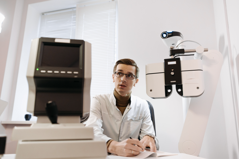 How can medical device manufacturers reduce downtime without simply adding more field technicians?