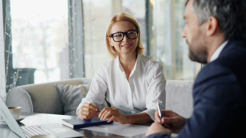 How can banks strengthen customer relationships with the support of AI?