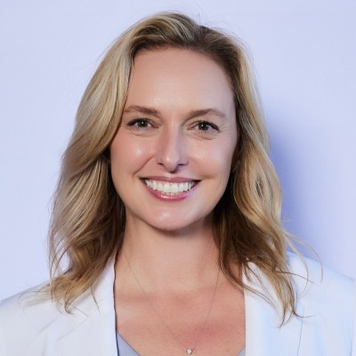 Holly Hinze