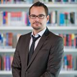 Dr.  Nicolas  Calvet